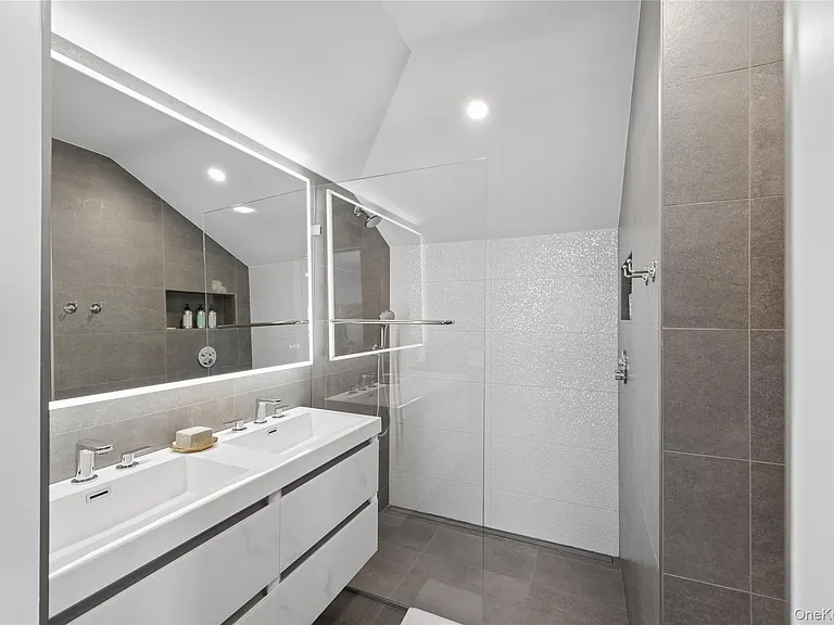 610 Park Ave — Photo 15