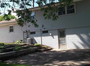 1610 89th Ave W, Rock Island, IL 61201