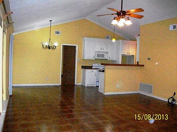3rd image of 231 Teakwood Ln