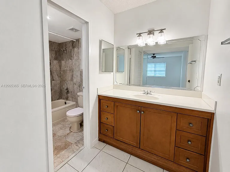 4384 NW 9th Ave #18-2A — Photo 8
