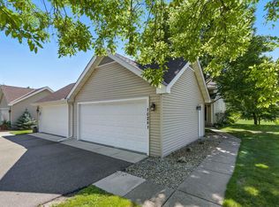 10281 Arrowwood Dr, Eden Prairie, MN 55347