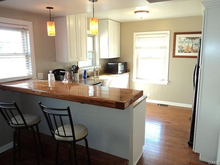 2nd image of 929 Broadmoor Dr