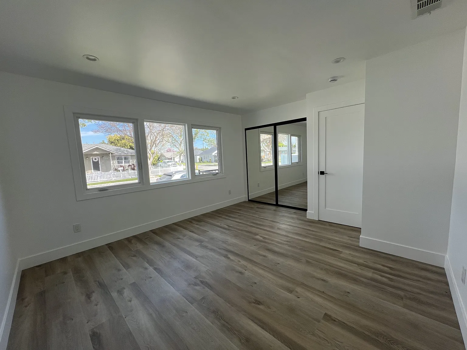 3 bed, 1320 sqft, $4,100 — Photo 4