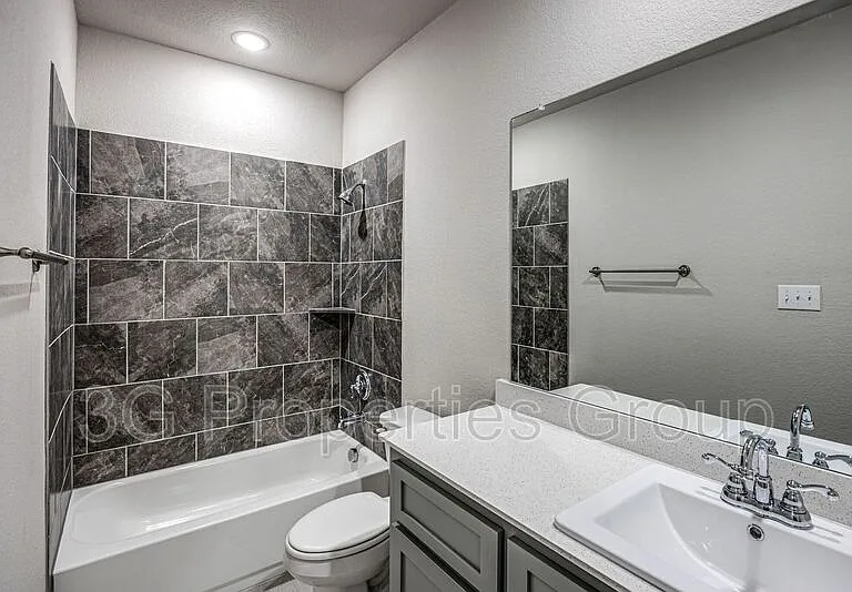 1513 Elizabeth St — Photo 12