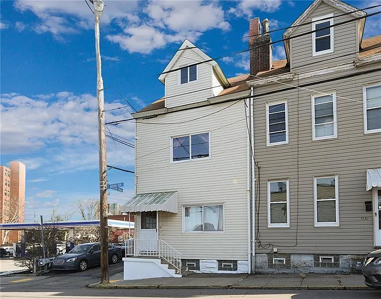 Building Photo - 387 40th St