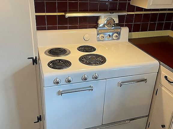 5th image of 526 E Park St