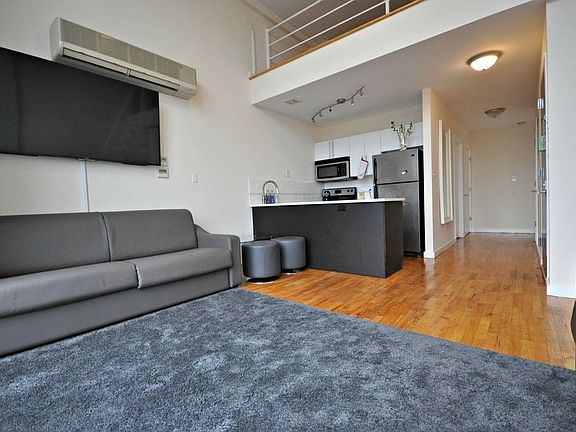 5th image of 153 Essex St