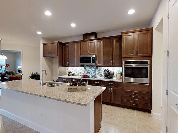 5th image of 905 Creekwood Dr