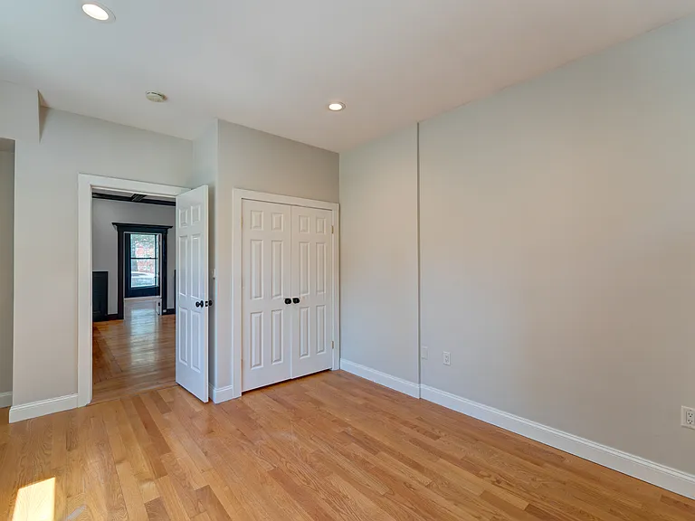 545 Whitney Ave #2 — Photo 16