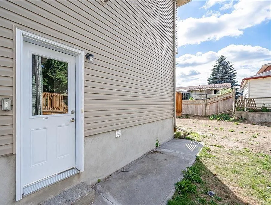 Building Photo - 707 Frederick St #B