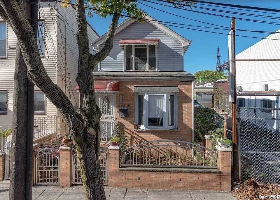 1st image of 10362 101st St