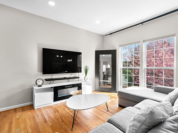 2nd image of 20912 Rosebay Pl #907