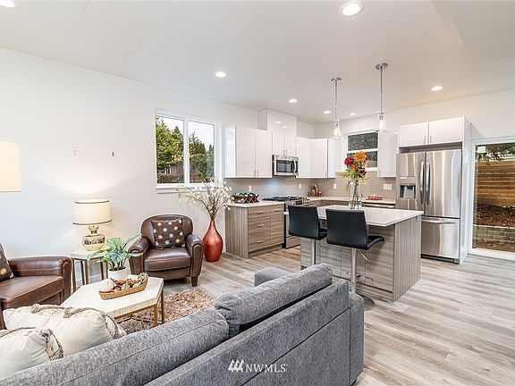 3rd image of 12038 #B 5th Avenue NE #2