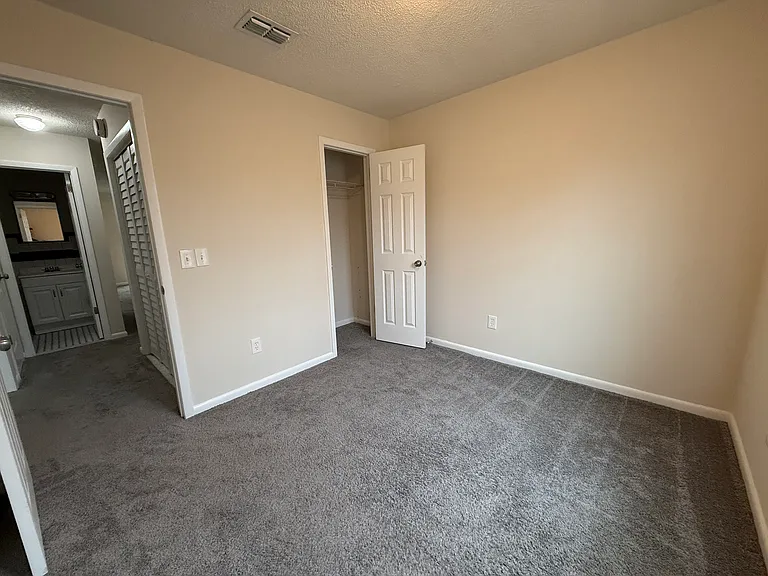 805 Meadowbrook Dr #B — Photo 12