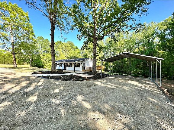 4th image of 2033 Brandon Hills Rd