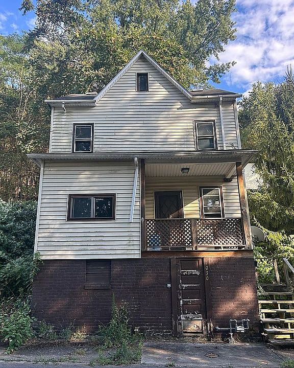 1st image of 1030 Steel St