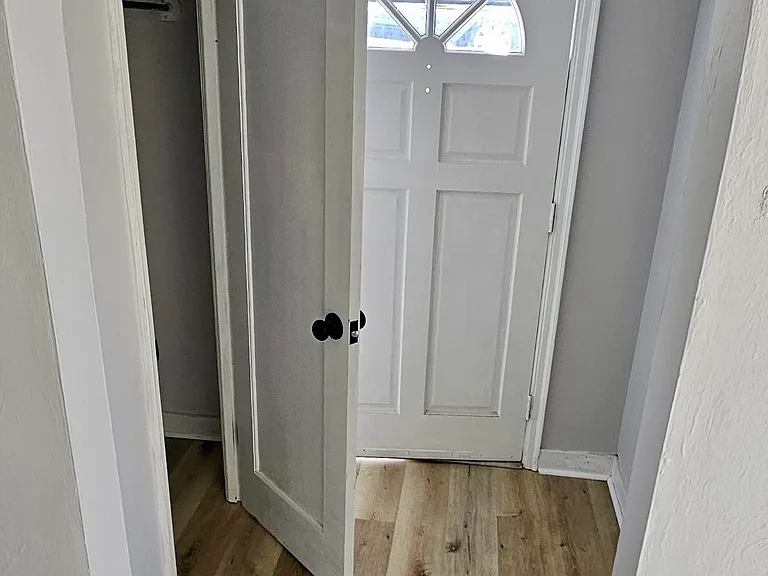 2329 School St — Photo 4