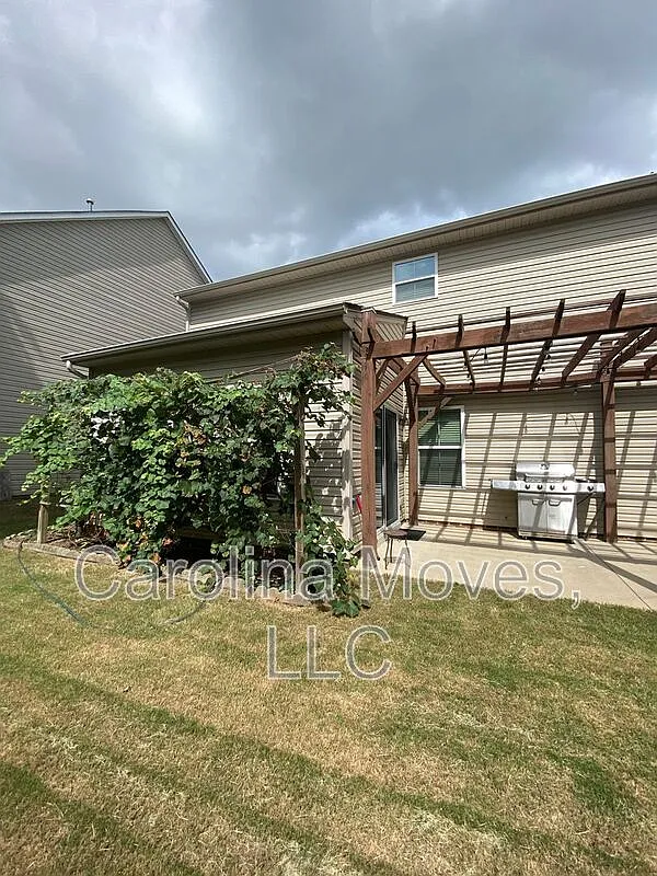 4 bed, 2.5 bath, 2384 sqft, $2,650 — Photo 4