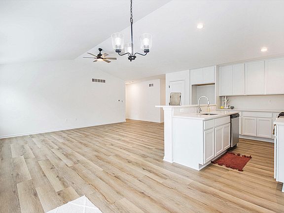 3rd image of 1413 E Roosevelt Ln