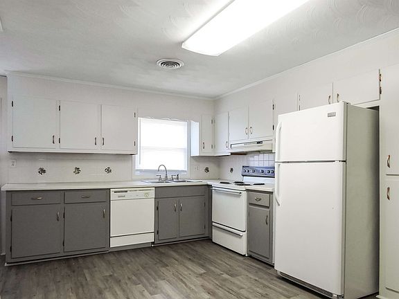 4th image of 113 Redstone Dr #B