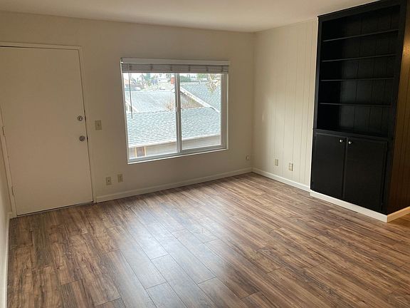 4th image of 4755 32nd St APT 6