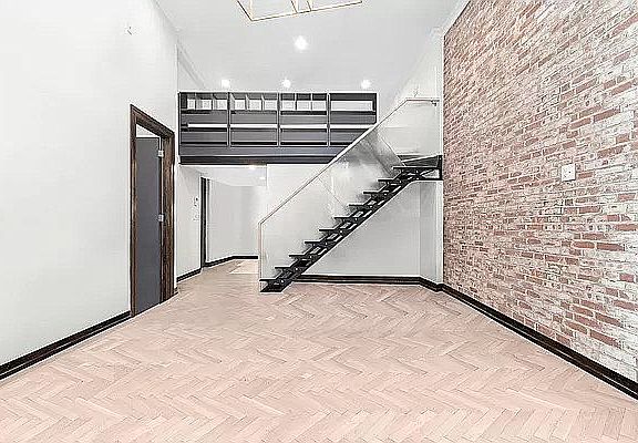 3rd image of 121 E 37th St APT 2A