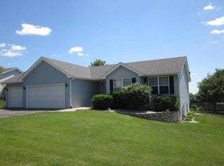 5221 Summer Hawk Rd, Machesney Park, IL 61115