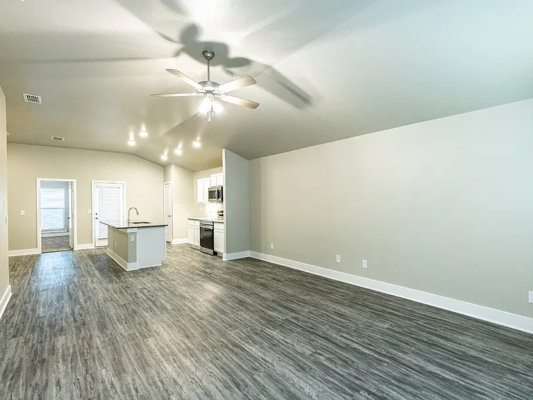 13605 Avenue R — Photo 2