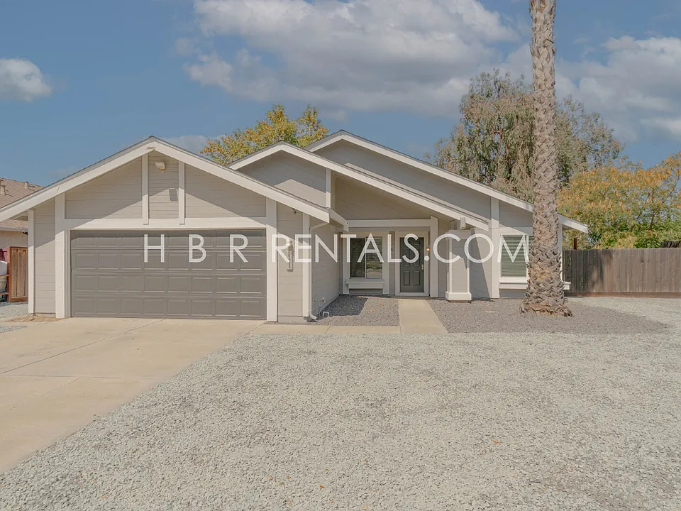 435 Palm Cir