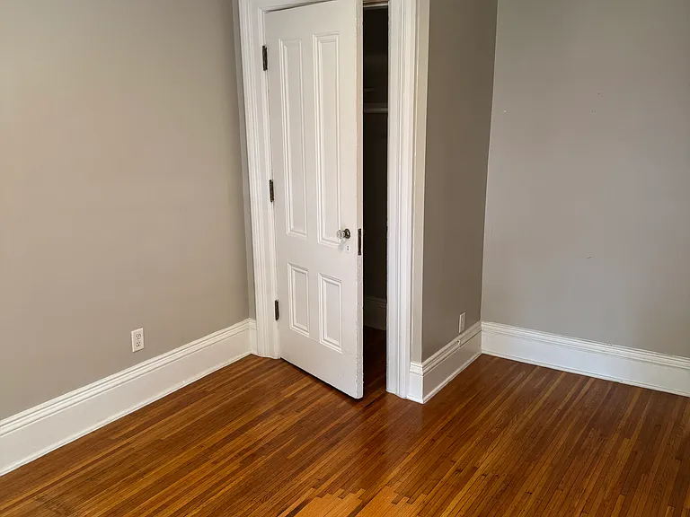 207 Plymouth Ave S #9 — Photo 5
