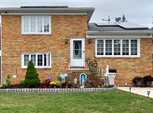 561 Clawson St, Staten Island, NY 10306