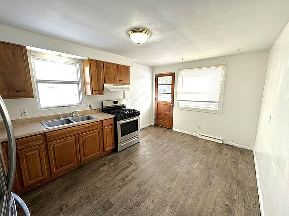4th image of 926 Windsor Dr #1