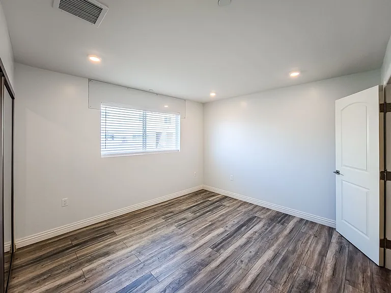 5258 Denny Ave — Photo 12