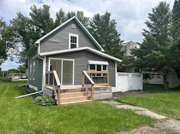 106 2nd St, Gruver, IA 51334