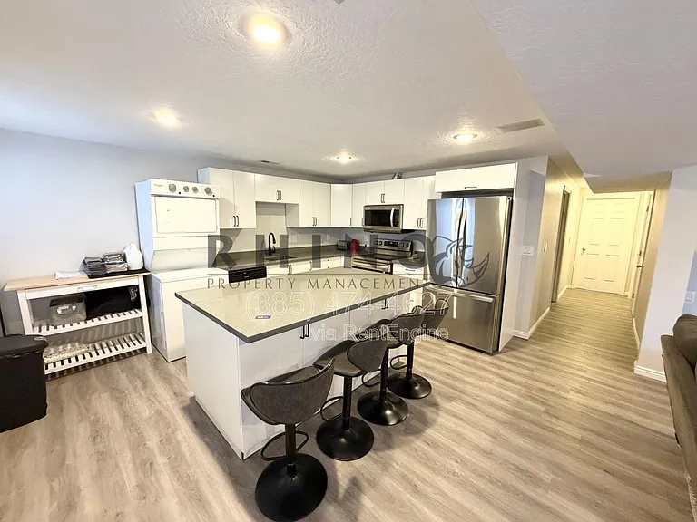 268 E Steep Mountain Dr — Photo 1
