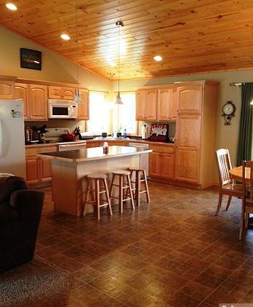5th image of 16661 Jacksonville Dr