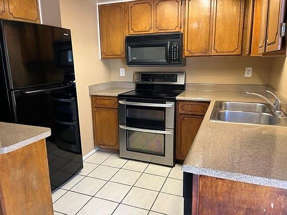 2nd image of 1440 E Knoll Cir APT 4