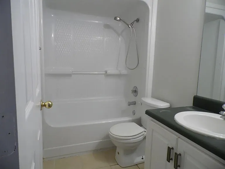 147 Royal Dr — Photo 17