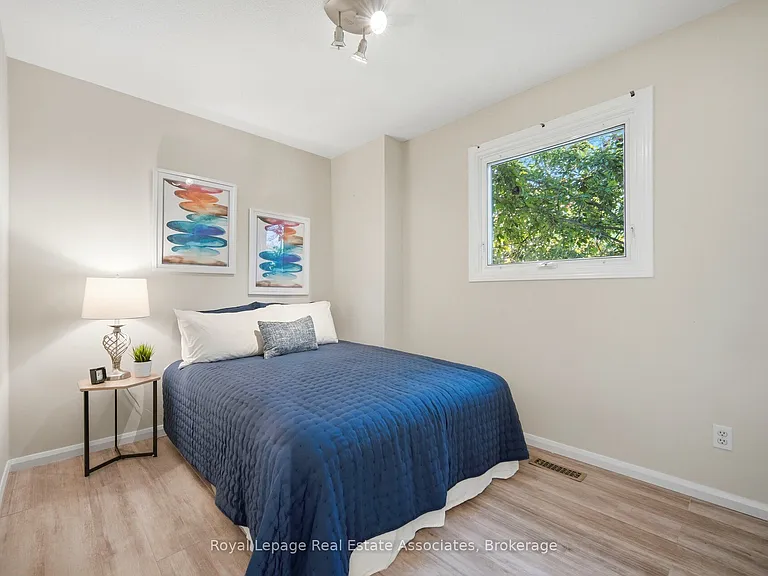 1308 Valerie Cres — Photo 25
