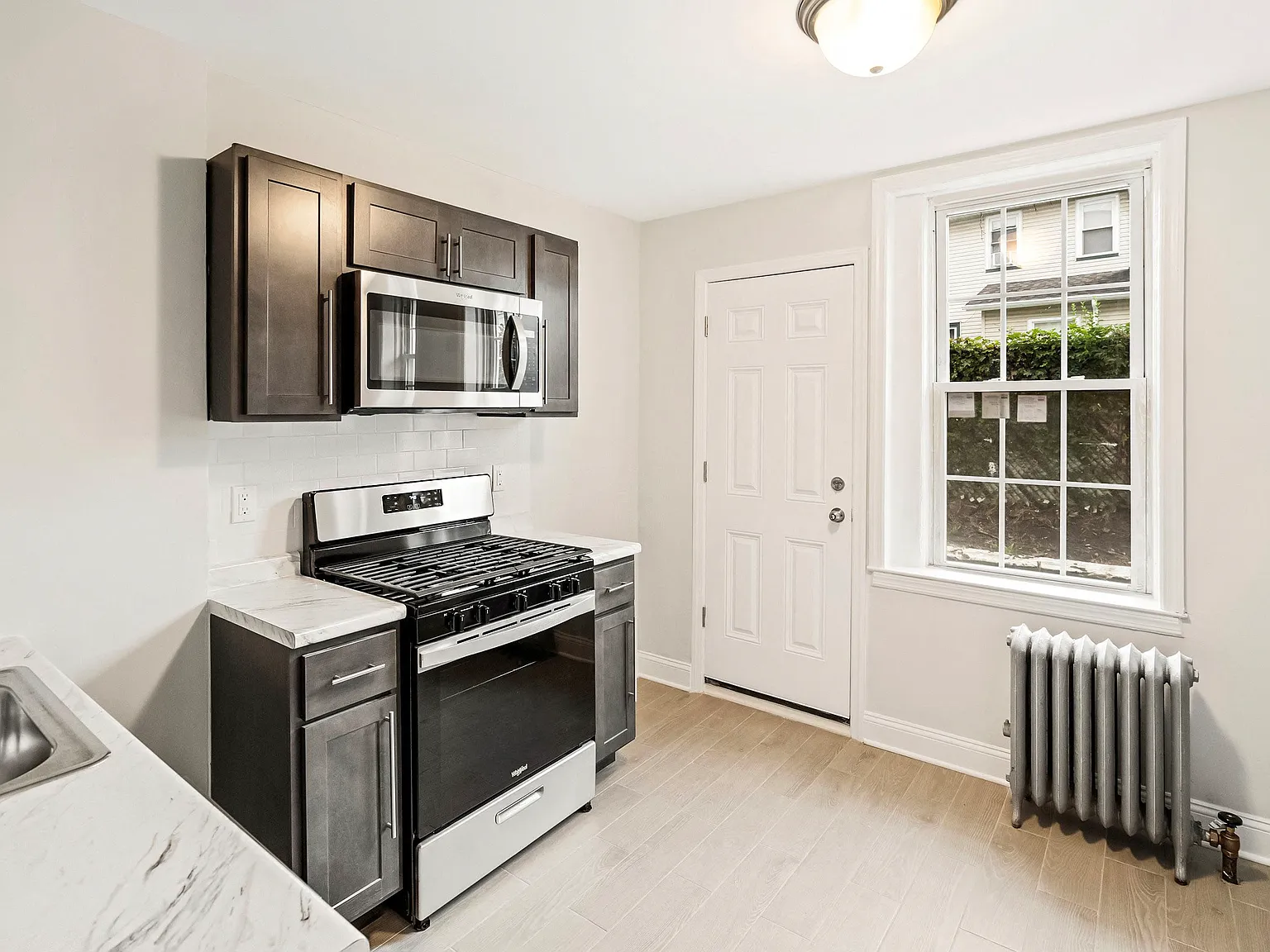412-414 Kearny Ave Apartments — Photo 3