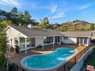 968 Kenfield Ave, Los Angeles, CA 90049
