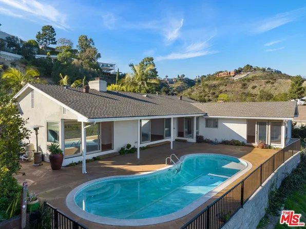968 Kenfield Ave, Los Angeles, CA 90049