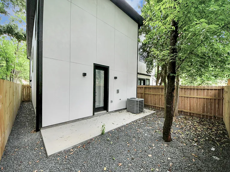 8313 Venus St — Photo 33