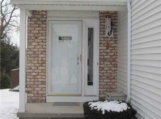 9 Triton Ct, Fairport, NY 14450