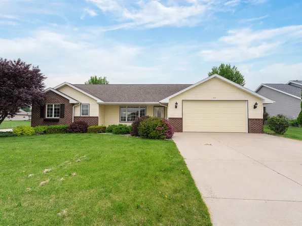 505 Field Crest Ln, Black Creek, WI 54106