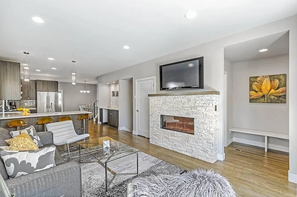 5 bed, 3074 sqft, $6,500 — Photo 1