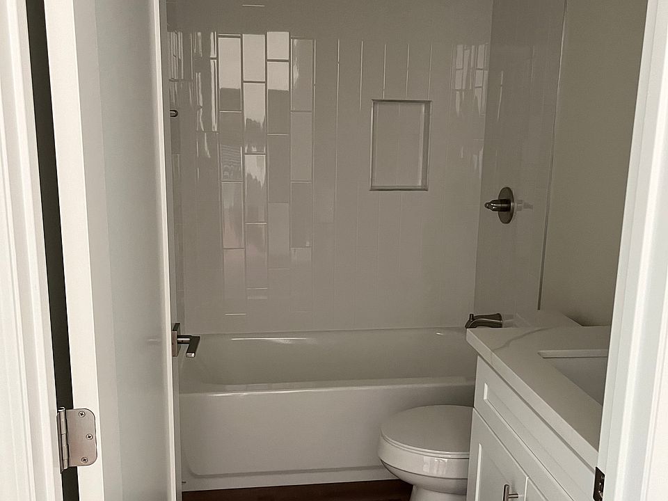 1st image of 177 N Mansfield Ave #1/2