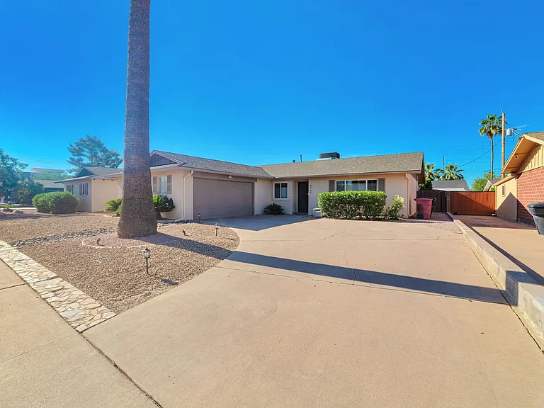 8737 E Plaza Ave — Photo 1