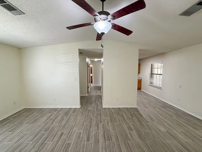 1035 Peakview Dr — Photo 4