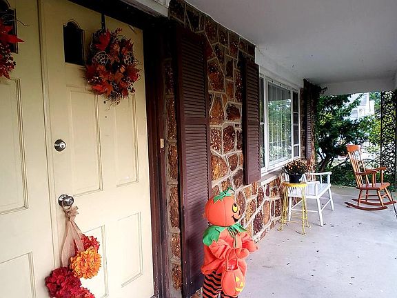 2nd image of 2370 Dahliadel Dr